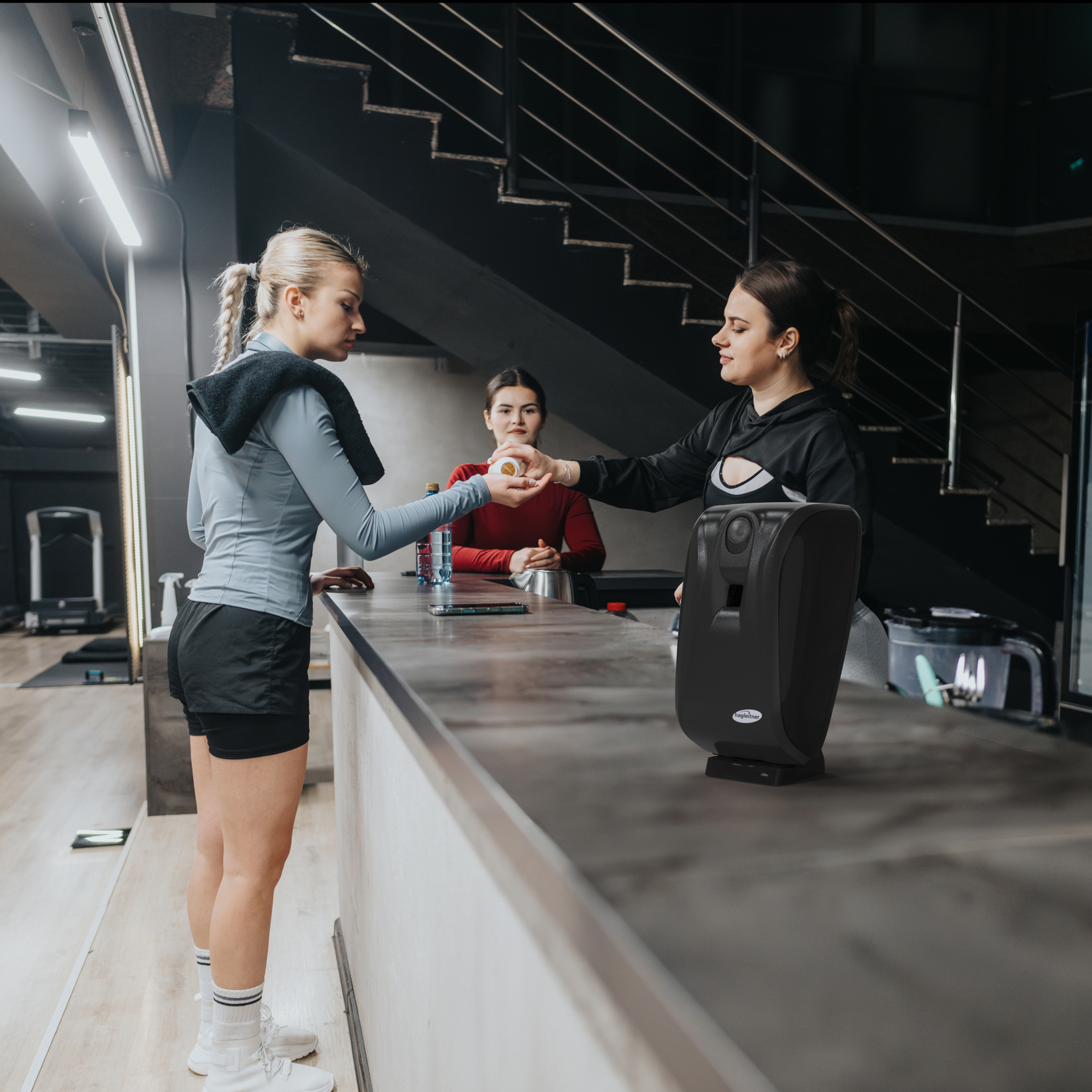 4110221667_producttrailer_04_6